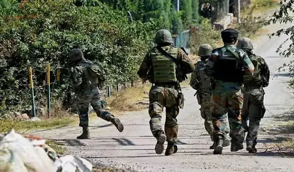 Jammu Kashmir: सेना ने पुंछ में एलओसी पर घुसपैठ की कोशिश को नाकाम किया, एक आतंकवादी मारा गया